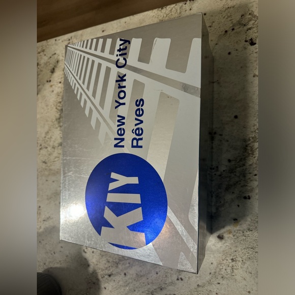 NYC Reves Air Kiy - Picture 2 of 5